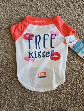 Animal Planet 'Free Kisses' Dog Tee in Coral & White